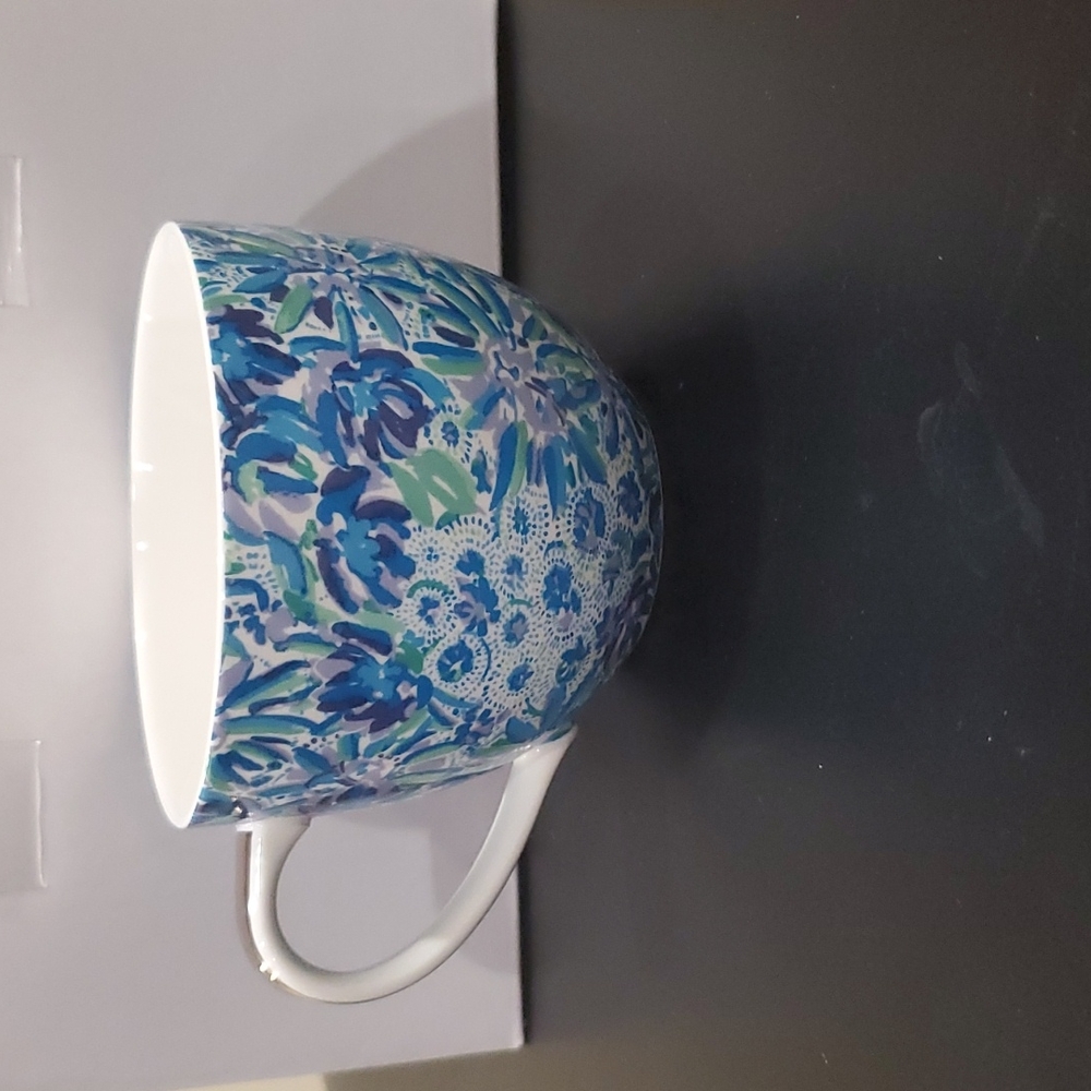 New in Box!  Lilly Pulitzer Ceramic Mugs - Set of 2 - Picture 5 of 9